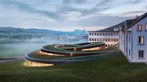 Audemars Piguet builds production capacity for 70,000 watches .